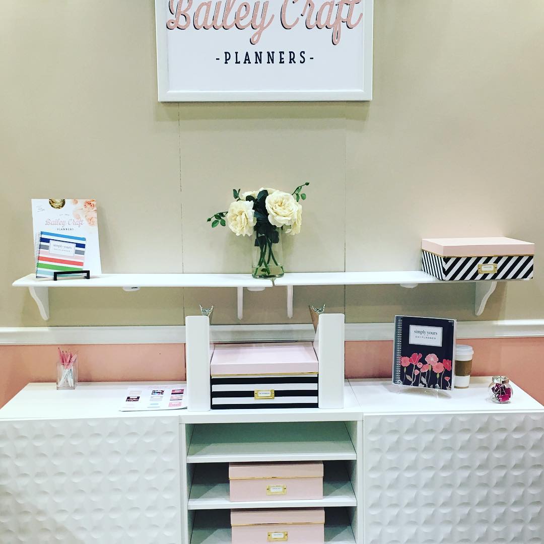 Starting off Day 2 at the @stationeryshow walking the show floor. Love everything about @baileycraftplanners!