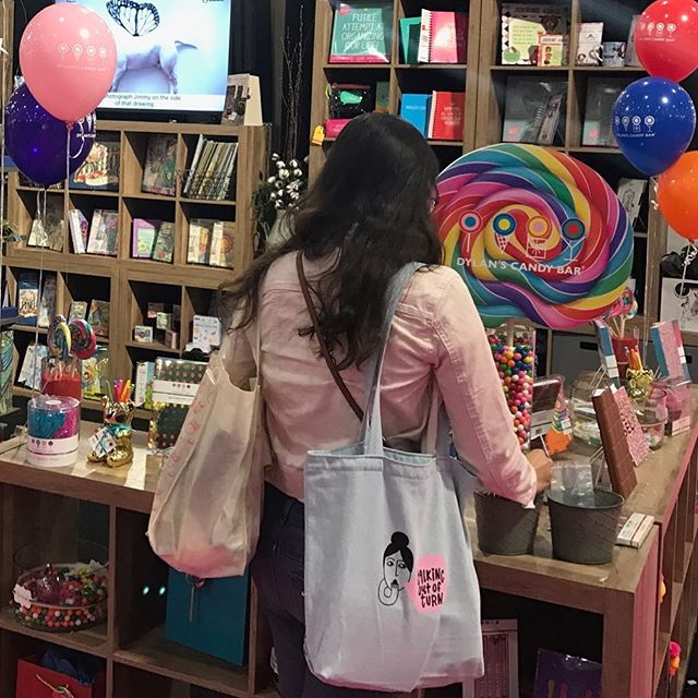 Candy alert at LANG…featuring Dylan’s Candy Bar. Check them out at booth 1322. 🍭🍬🍭 @langartwork  @dylanscandybar @stationeryshow